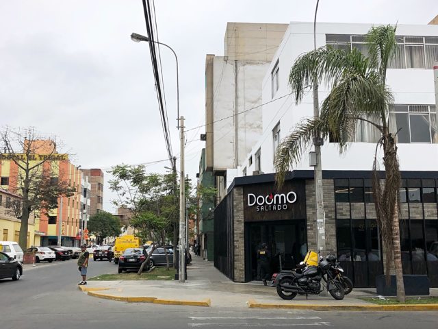Doomo Saltado外観