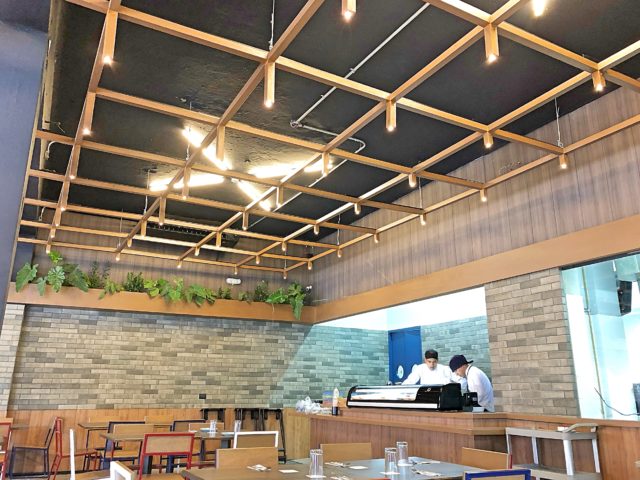 Doomo Saltado店内